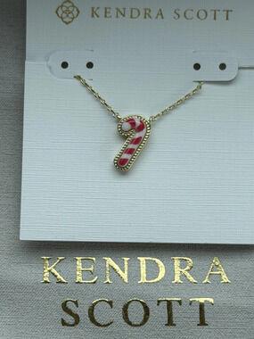 Kendra Scot pendant necklace